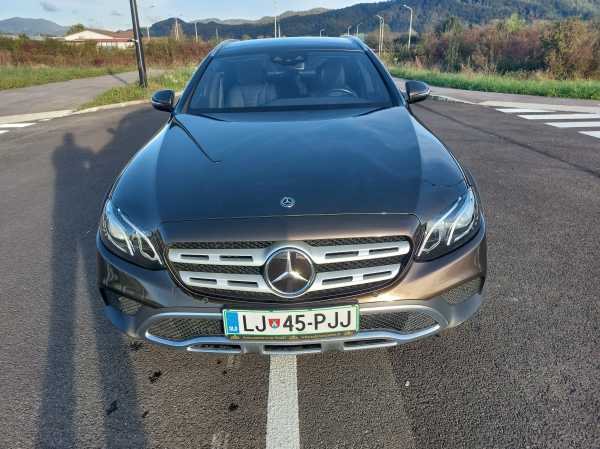 MERCEDES BENZ E / 220 T / d 4 MATIC AUT.