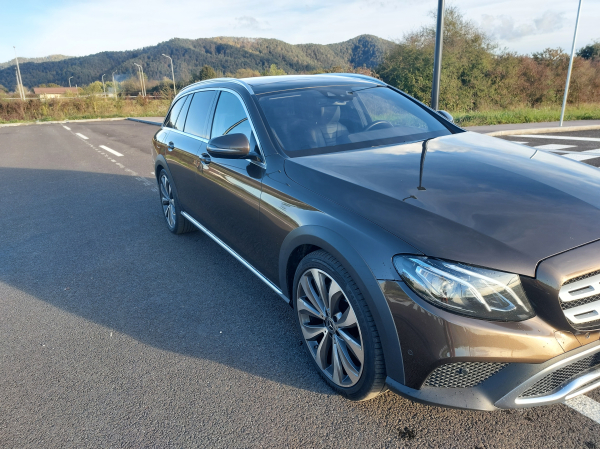 MERCEDES BENZ E / 220 T / d 4 MATIC AUT.